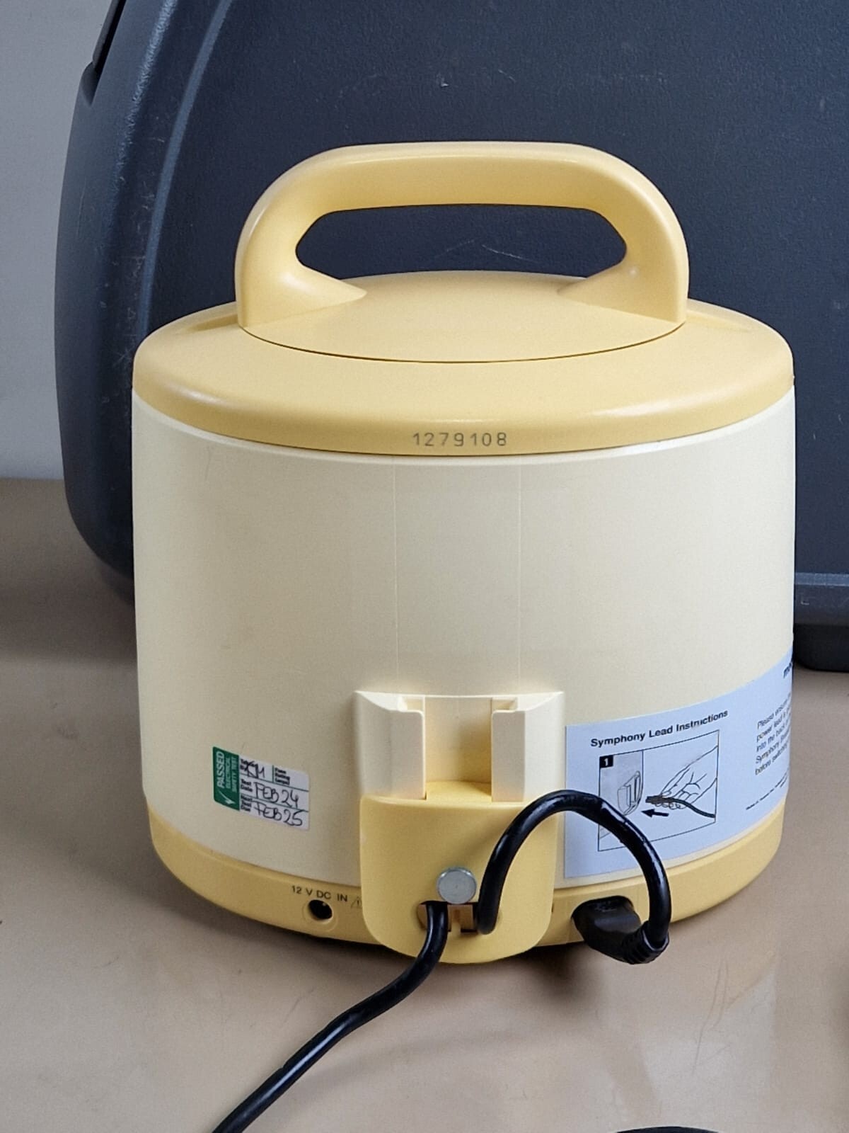 medela symphony 2.0 breast pump with bottle holder and programming card 2.0 - Image 11